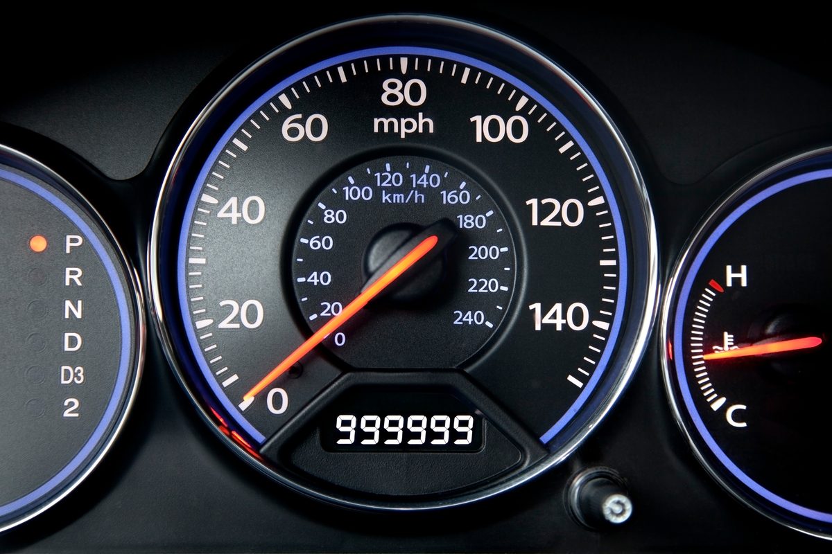 Car odometer tracking mileage on a leased vehicle in Feasterville-Trevose